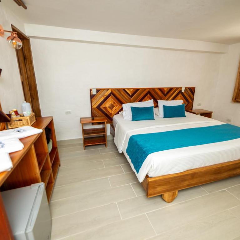 Hotel Santa Laura - Habitación Doble Deluxe con bañera - 3