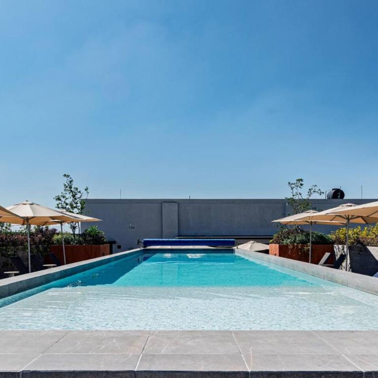 Rooftop Terrace with Skyline Views - Apartment - 4