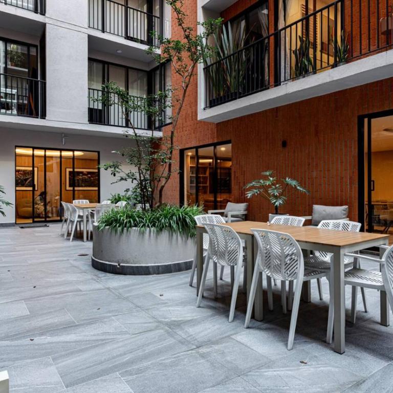 Rooftop Terrace with Skyline Views - Apartment - 31