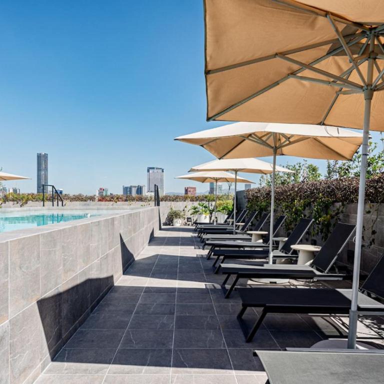 Rooftop Terrace with Skyline Views - Apartment - 36