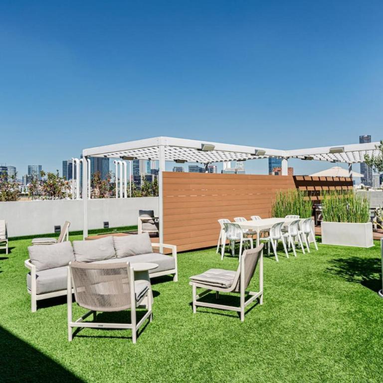 Rooftop Terrace with Skyline Views - Apartment - 38