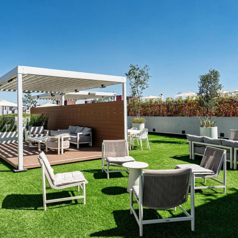 Rooftop Terrace with Skyline Views - Apartment - 39