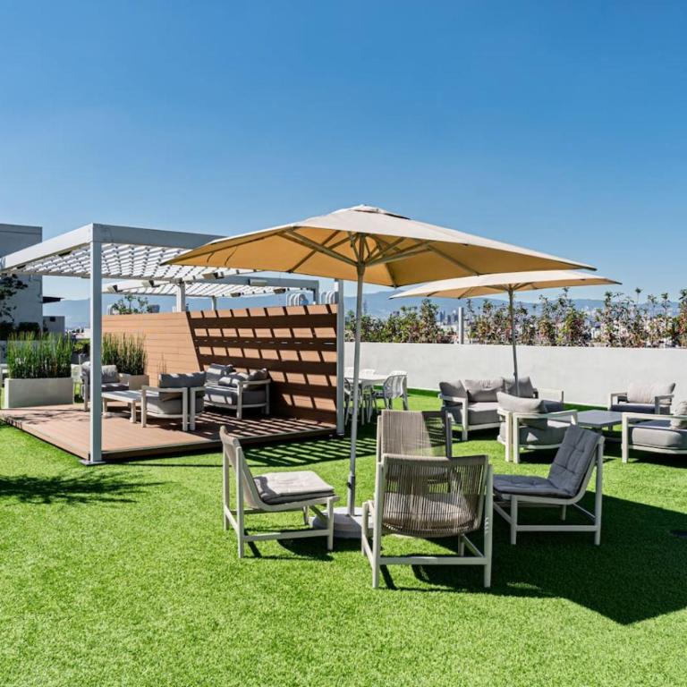 Rooftop Terrace with Skyline Views - Apartment - 41