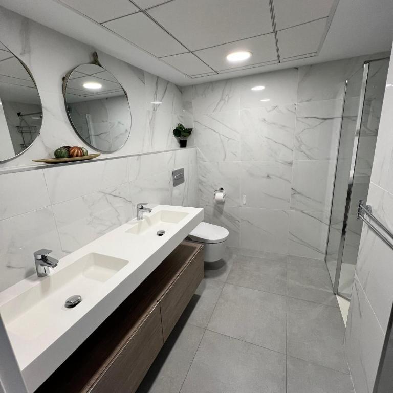 Beachfront Penthouse! - Three-Bedroom Apartment - 21