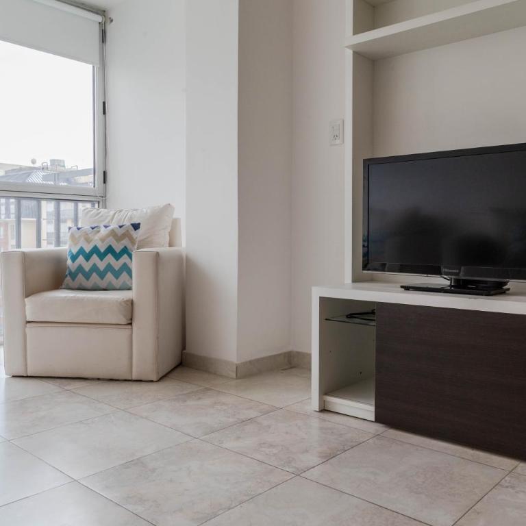 Renovated and spacious with excellent view by BT Homes - Apartamento de 2 dormitorios con vistas a la ciudad - 13