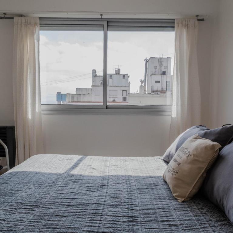 Renovated and spacious with excellent view by BT Homes - Apartamento de 2 dormitorios con vistas a la ciudad - 55