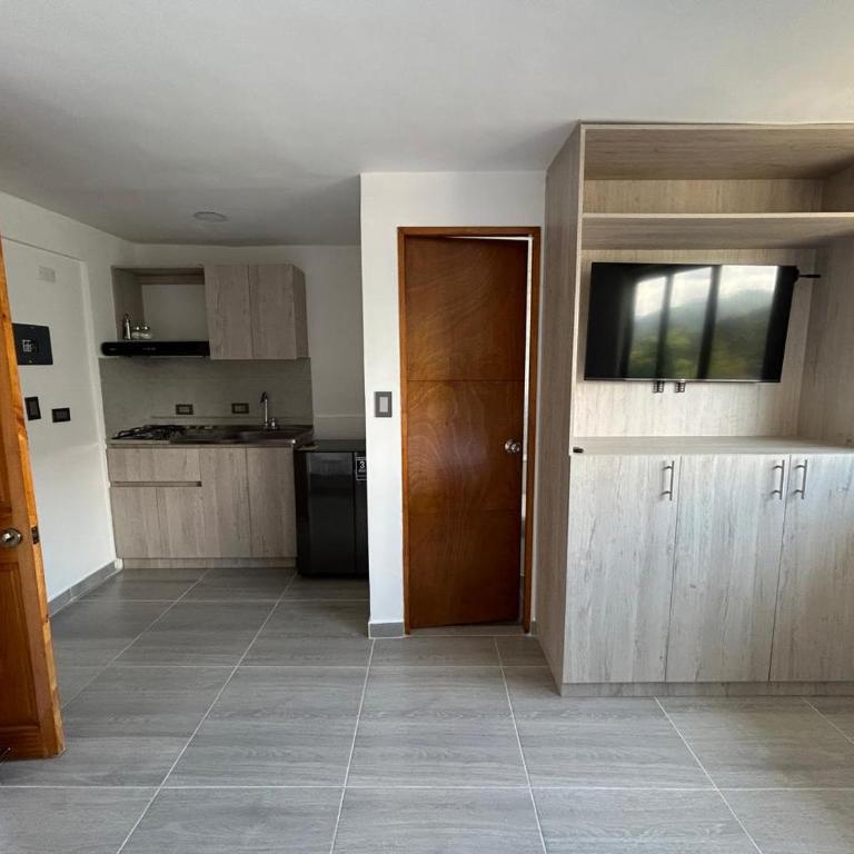 Yellow House - Habitación Deluxe con cama extragrande - 6