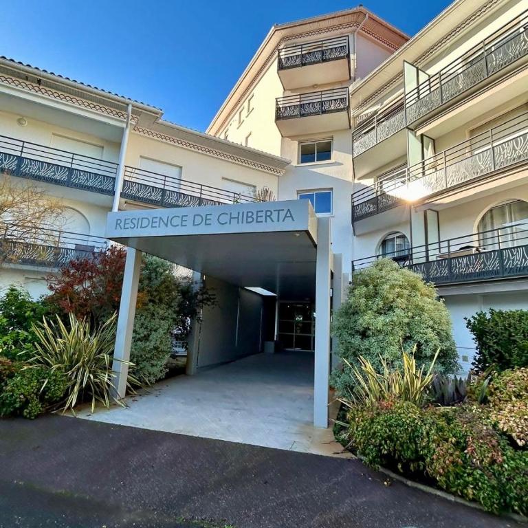 Sea & Golf, Pool and Zen Apartment in Chiberta - One-Bedroom Apartment - 4