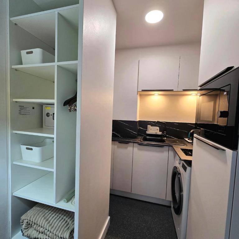Sea & Golf, Pool and Zen Apartment in Chiberta - One-Bedroom Apartment - 7