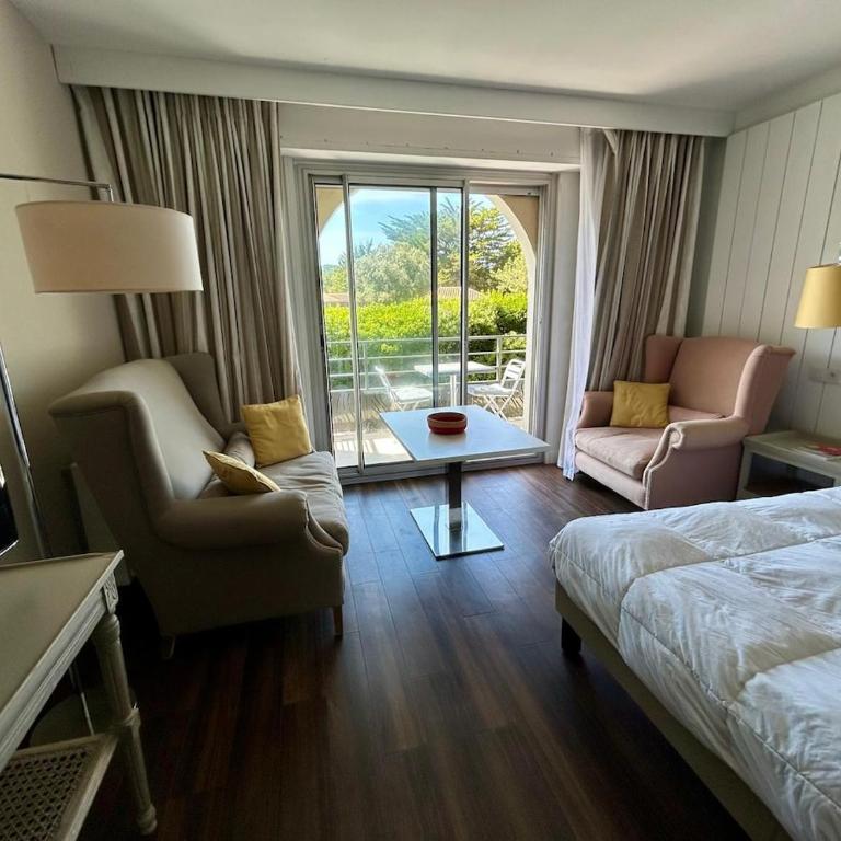 Sea & Golf, Pool and Zen Apartment in Chiberta - One-Bedroom Apartment - 8