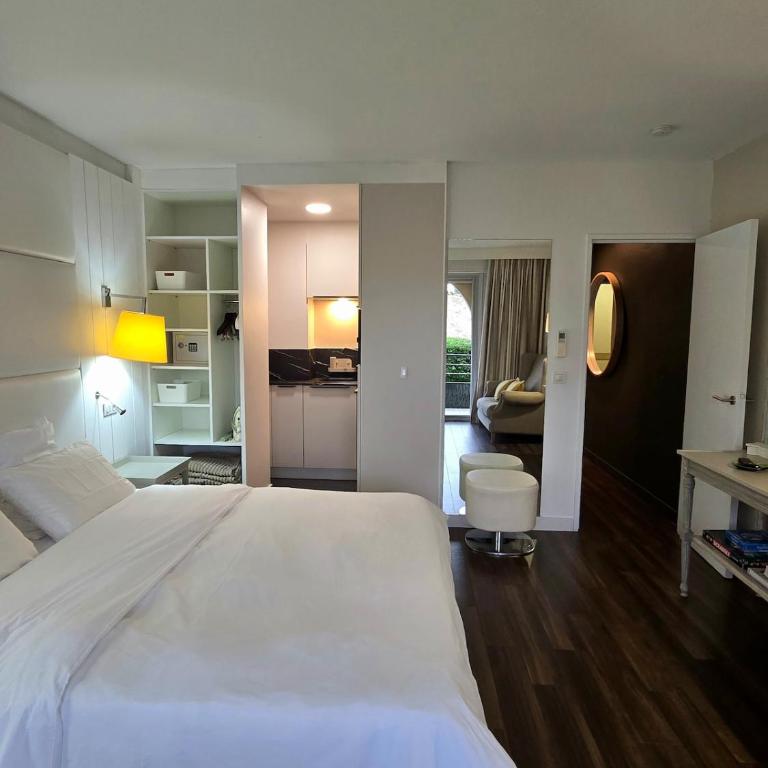 Sea & Golf, Pool and Zen Apartment in Chiberta - One-Bedroom Apartment - 9