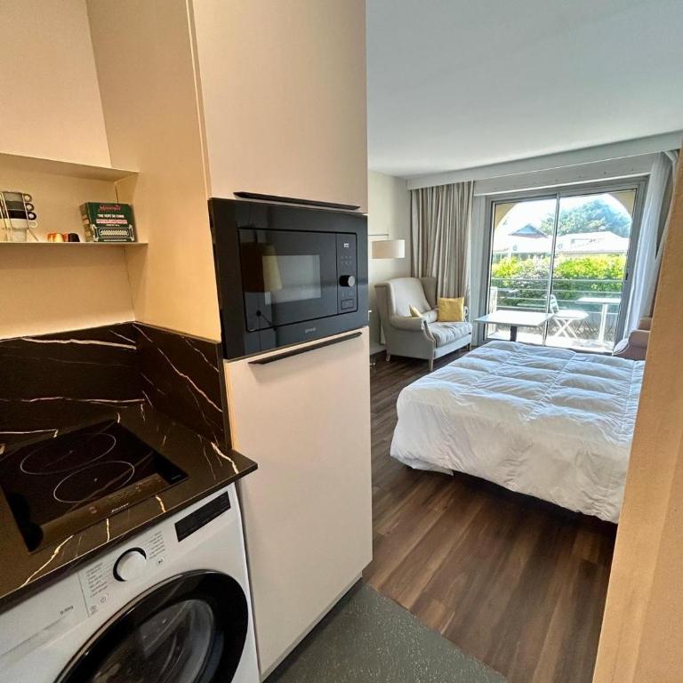 Sea & Golf, Pool and Zen Apartment in Chiberta - One-Bedroom Apartment - 12