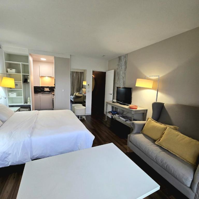 Sea & Golf, Pool and Zen Apartment in Chiberta - One-Bedroom Apartment - 21