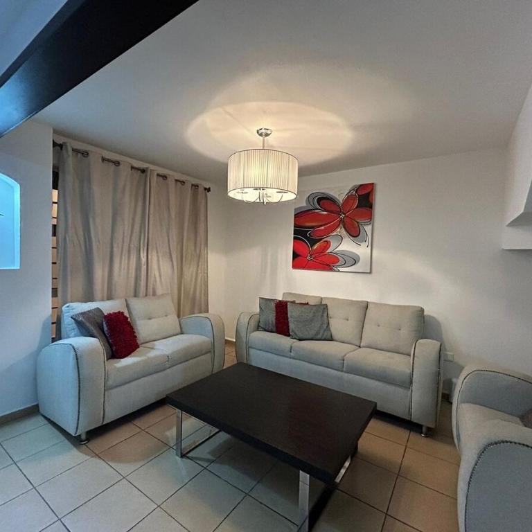 Casa en Apodaca Fracc Privado WiFi 6PPL con terraza a 10 min del Aeropuerto - Three-Bedroom Apartment - 2