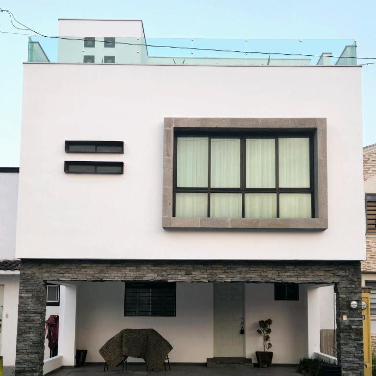 Casa en Apodaca Fracc Privado WiFi 6PPL con terraza a 10 min del Aeropuerto - Three-Bedroom Apartment - 1