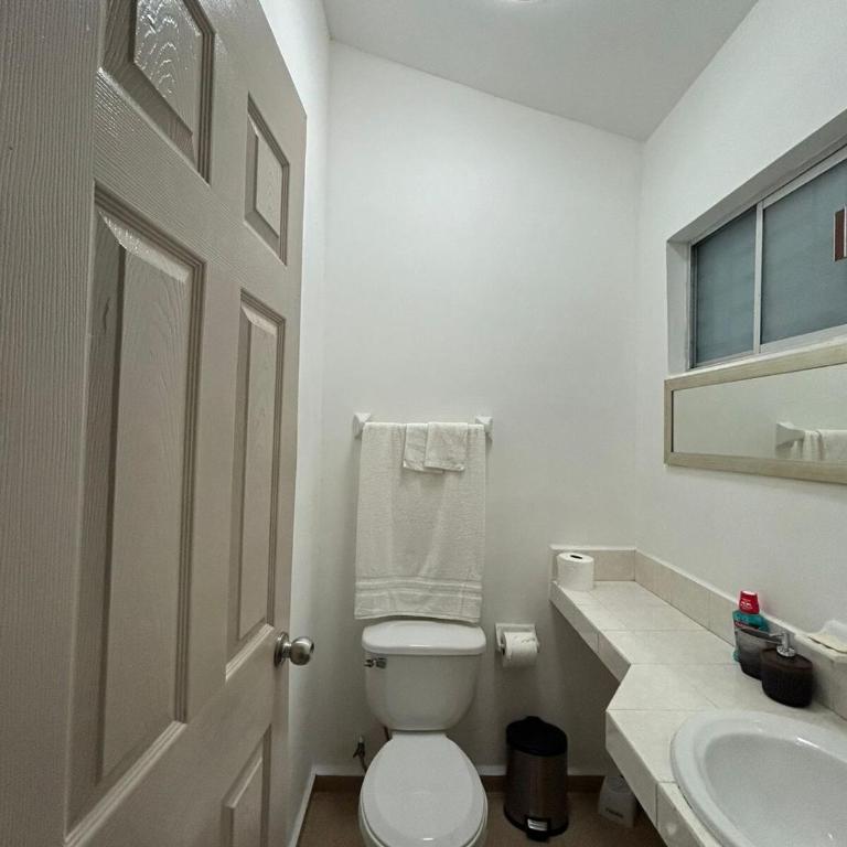 Casa en Apodaca Fracc Privado WiFi 6PPL con terraza a 10 min del Aeropuerto - Three-Bedroom Apartment - 5