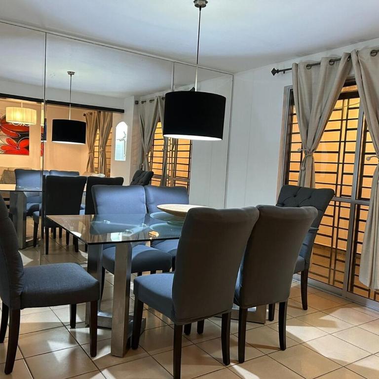 Casa en Apodaca Fracc Privado WiFi 6PPL con terraza a 10 min del Aeropuerto - Three-Bedroom Apartment - 11