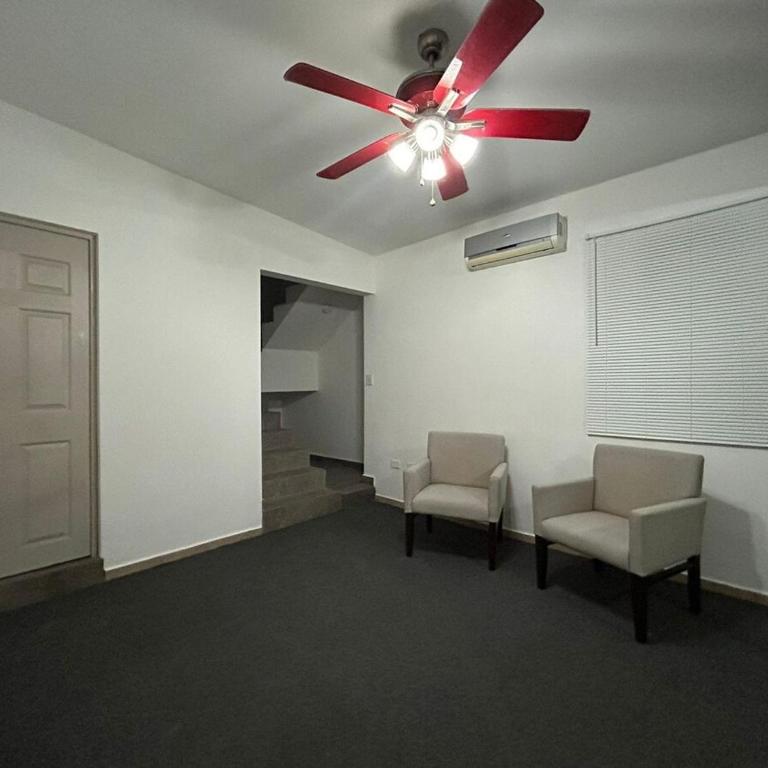 Casa en Apodaca Fracc Privado WiFi 6PPL con terraza a 10 min del Aeropuerto - Three-Bedroom Apartment - 14