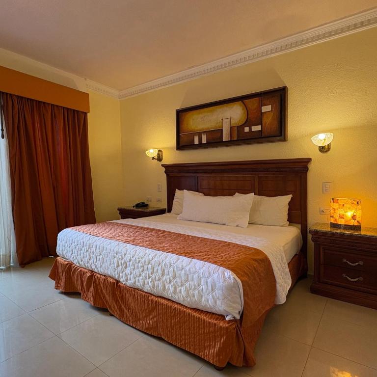 Gran Real Yucatan - Deluxe King Room with Bathtub (Mini-bar & Coffee Maker) - 5