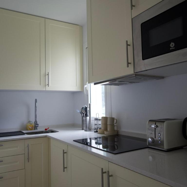 Modern 2 Bed Apartment in Benavista, Pool & Terrace - Two-Bedroom Apartment - 18