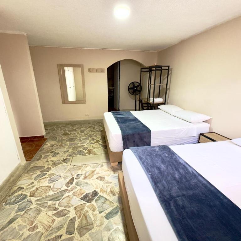 Hotel Estadio 80 - Habitación Cuádruple Deluxe - 3