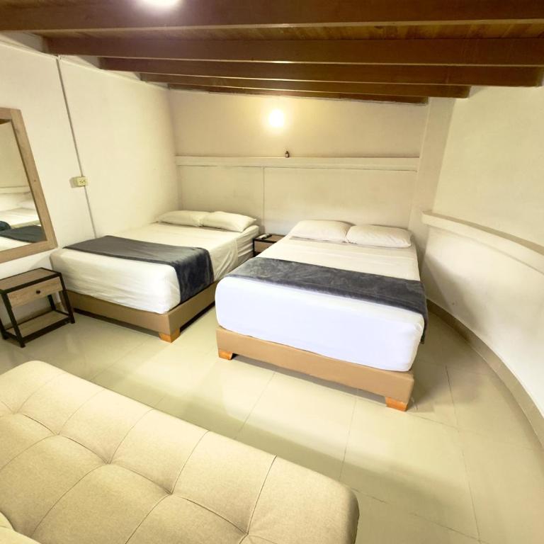 Hotel Estadio 80 - Habitación Doble Superior - 2 camas dobles - 9