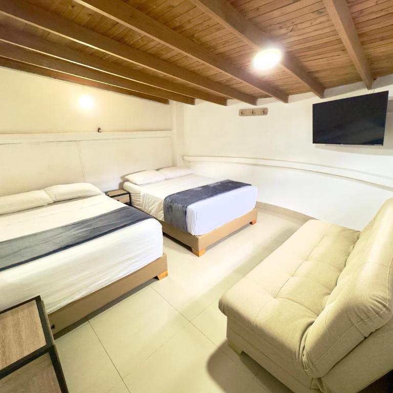 Hotel Estadio 80 - Habitación Doble Superior - 2 camas dobles - 10