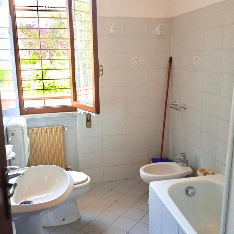 Holiday Home Il Pontile in Marina di Massa, apartments with private outdoor area, just 400 meters from the sea - Appartamento con 2 Camere da Letto - 9