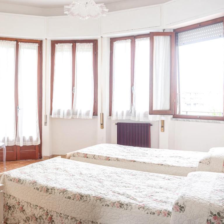 Holiday Home Il Pontile in Marina di Massa, apartments with private outdoor area, just 400 meters from the sea - Appartamento con 3 Camere da Letto - 8