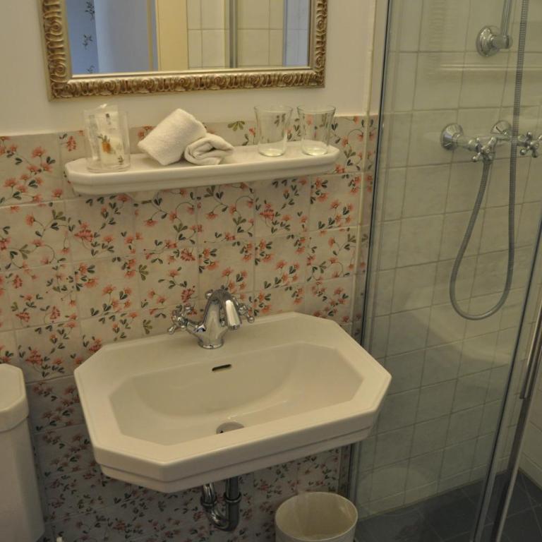 Swiss Historic Hotel Masson - Classic Triple Room - 2