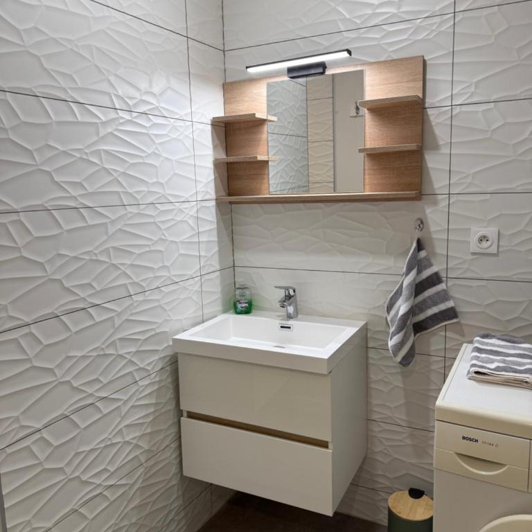 Petit Paradis 74 grand rue - Two-Bedroom Apartment - 20