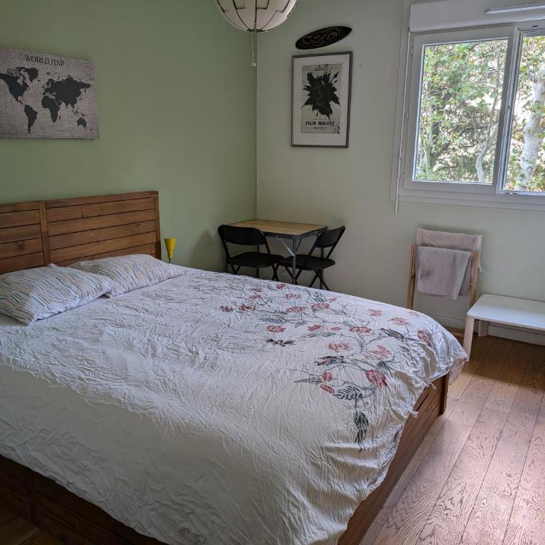 Chez Nicolas Marseille 13009 - Habitación con cama extragrande. - 1
