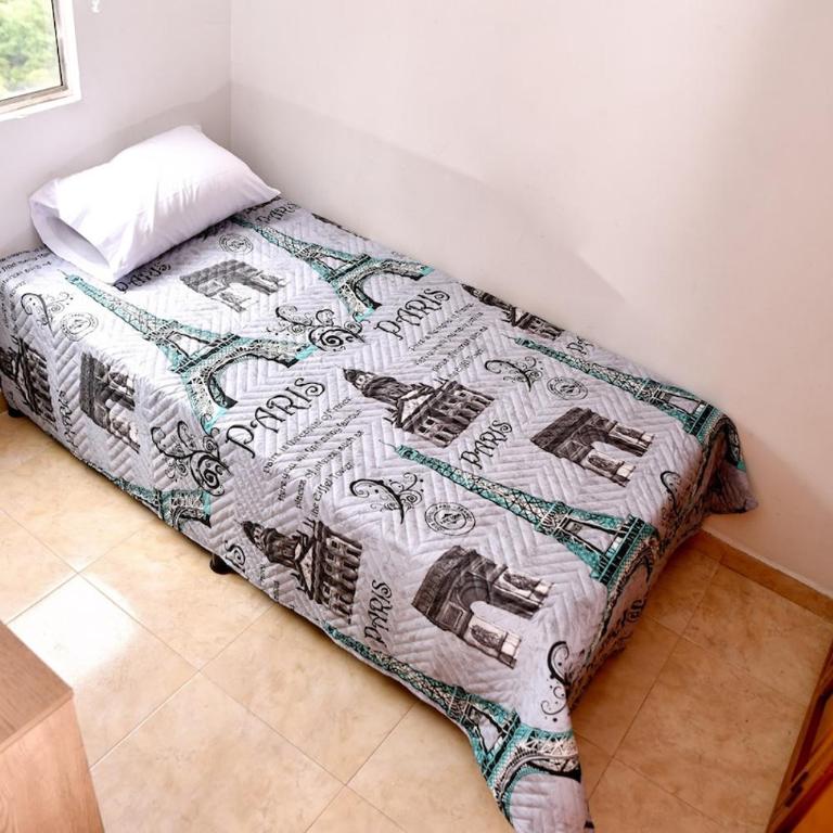 Your Mountain View Retreat in Medellín - Three-Bedroom Apartment - 2