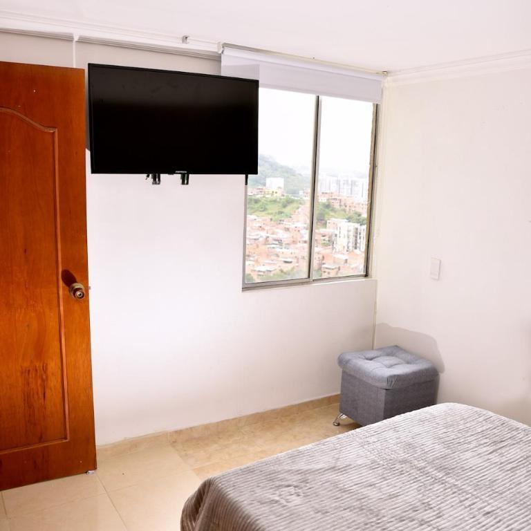 Your Mountain View Retreat in Medellín - Three-Bedroom Apartment - 6