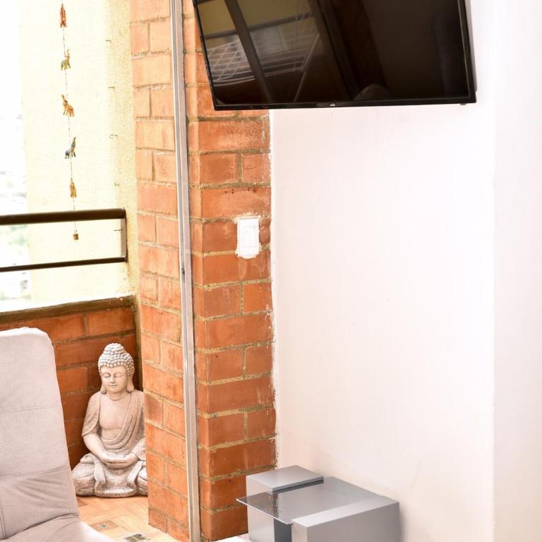 Your Mountain View Retreat in Medellín - Three-Bedroom Apartment - 8