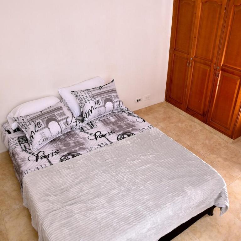 Your Mountain View Retreat in Medellín - Three-Bedroom Apartment - 9