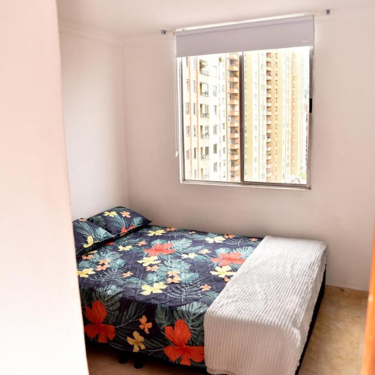 Your Mountain View Retreat in Medellín - Three-Bedroom Apartment - 16