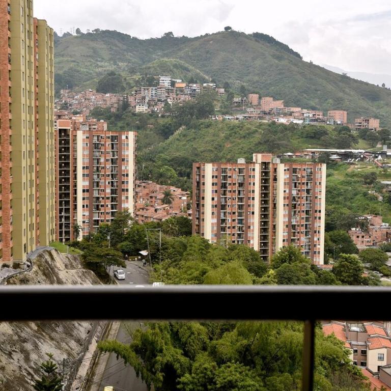 Your Mountain View Retreat in Medellín - Three-Bedroom Apartment - 18