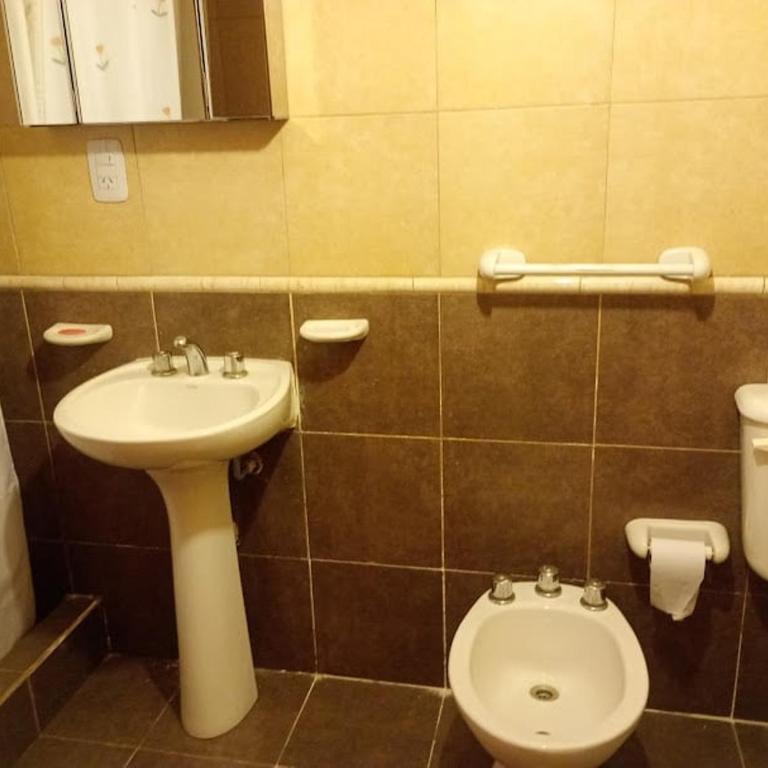 Hermosa casa en Barrio los guancos - Three-Bedroom House - 2