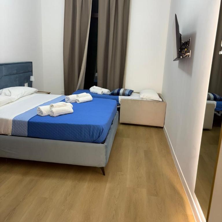Le 2 sorelle Luxury Rooms - Camera Tripla con Vista Città - 12