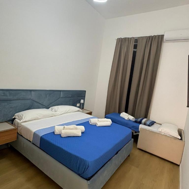 Le 2 sorelle Luxury Rooms - Camera Tripla con Vista Città - 9