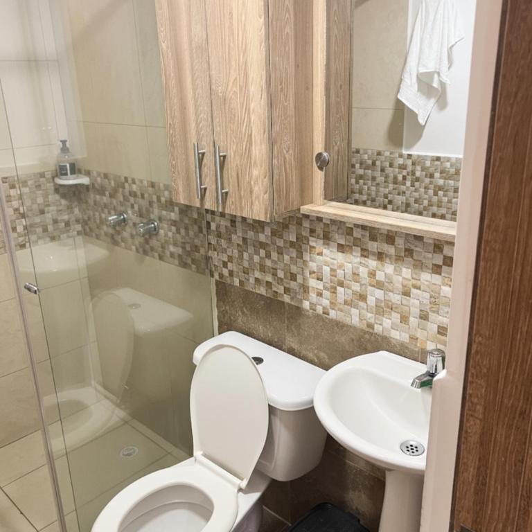 Apartamento Privado Vacacional a 5m del Aeropuerto, 20 minutos del Parque del Cafe y Centro de Armenia con 4 Piscinas, 3 Jacuzzi, Sauna By Molca Xperiences 2H - Apartamento - 16