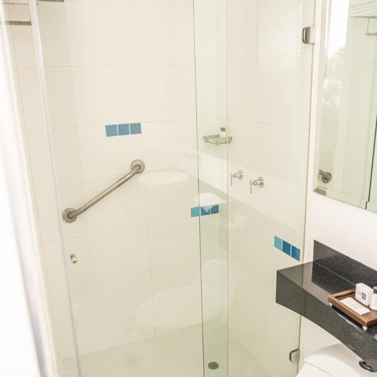 One Sixteen Hotel - Standard Room - 9