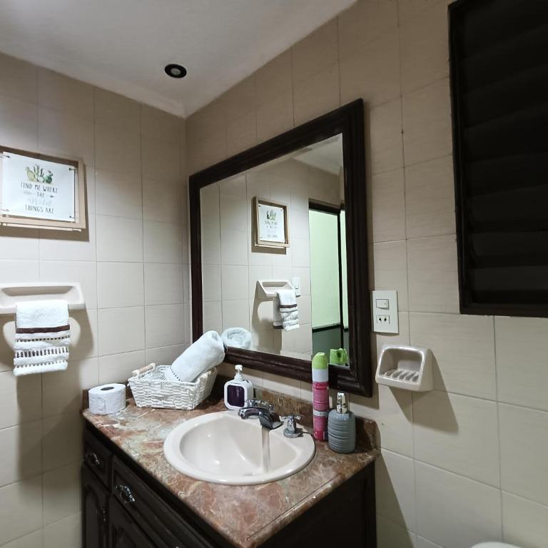 hogar Familar en Pereira, Cerca a Expofuturo, Estadio, Villa Olímpica - Three-Bedroom House - 14