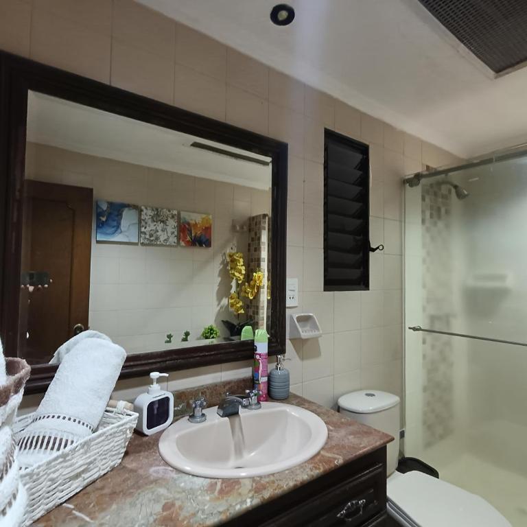 hogar Familar en Pereira, Cerca a Expofuturo, Estadio, Villa Olímpica - Three-Bedroom House - 12