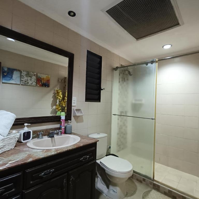 hogar Familar en Pereira, Cerca a Expofuturo, Estadio, Villa Olímpica - Three-Bedroom House - 10