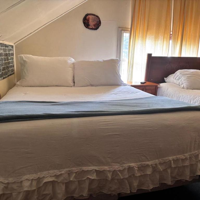 Hostal Dinamarca - Triple Room with Shared Bathroom - 1
