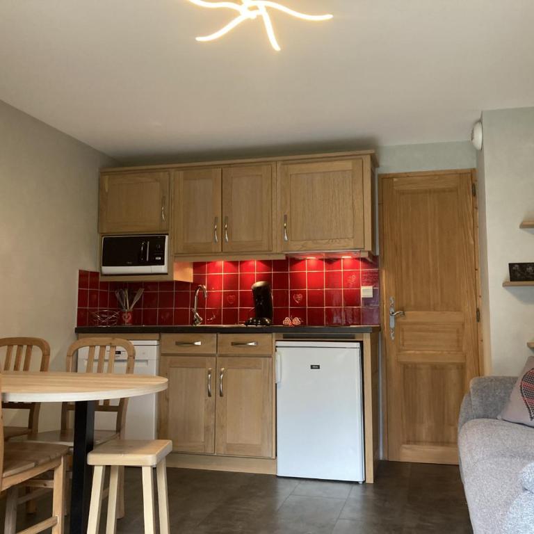 3 pièces rénovées - 2 chambres jusqu’à 5 pers. avec terrasse sud et garage - 500m centre - FR-1-836-29 - Appartement - 1