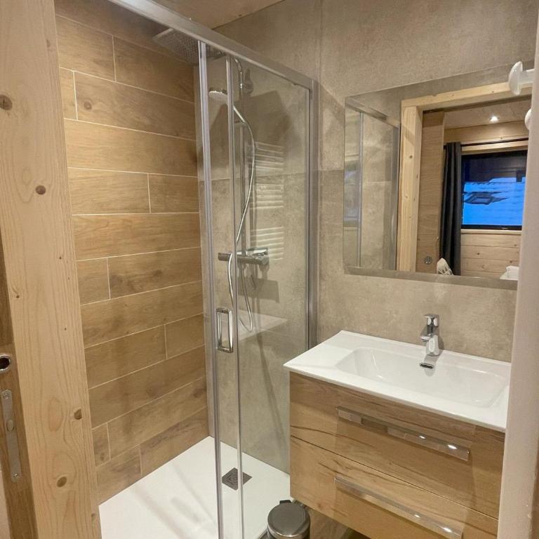 Chalet de standing 12 personnes à Nancroix, avec WIFI et parking privé - FR-1-411-1005 - Chalet - 10