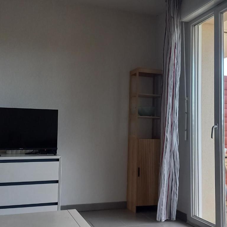 Appartement 2P à Argelès-sur-Mer: Clim, Terrasse, Piscine, Parking, Proche plages et commerces - FR-1-776-14 - Appartement - 12